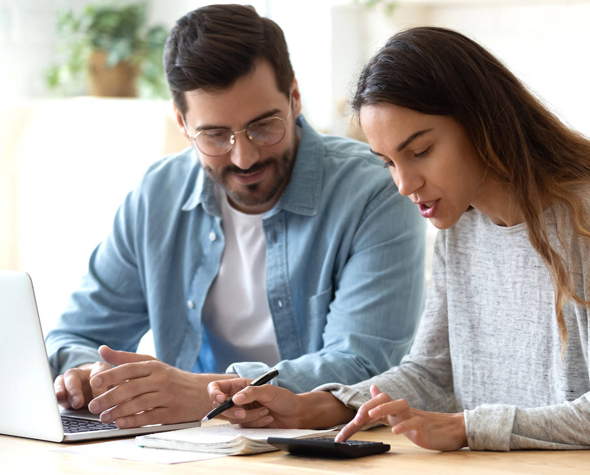 couple in front of laptop with calculator